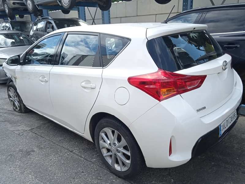 toyota auris del año 2014