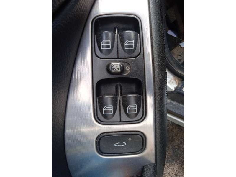 mercedes-benz clase c (w203) berlina del año 2005