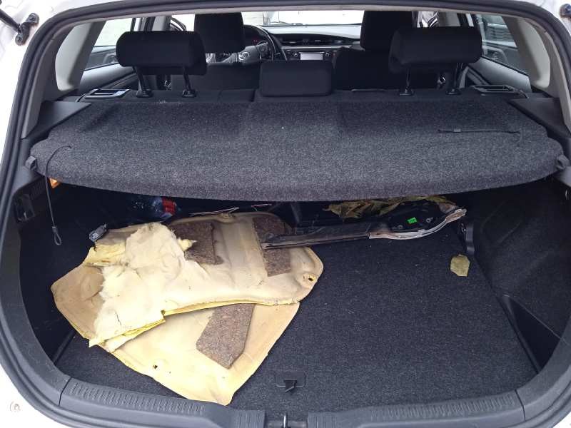 toyota auris del año 2014