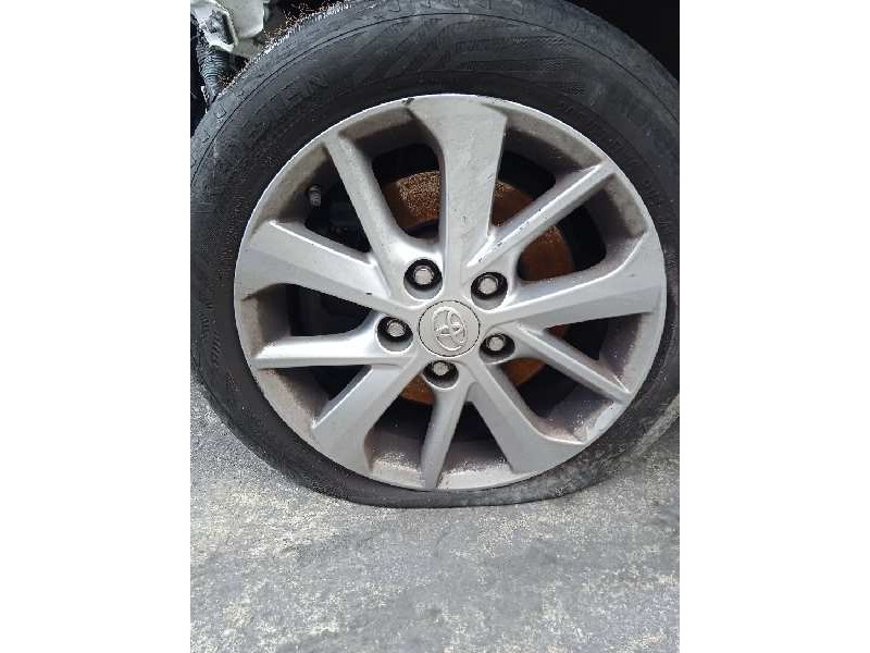 toyota auris del año 2014