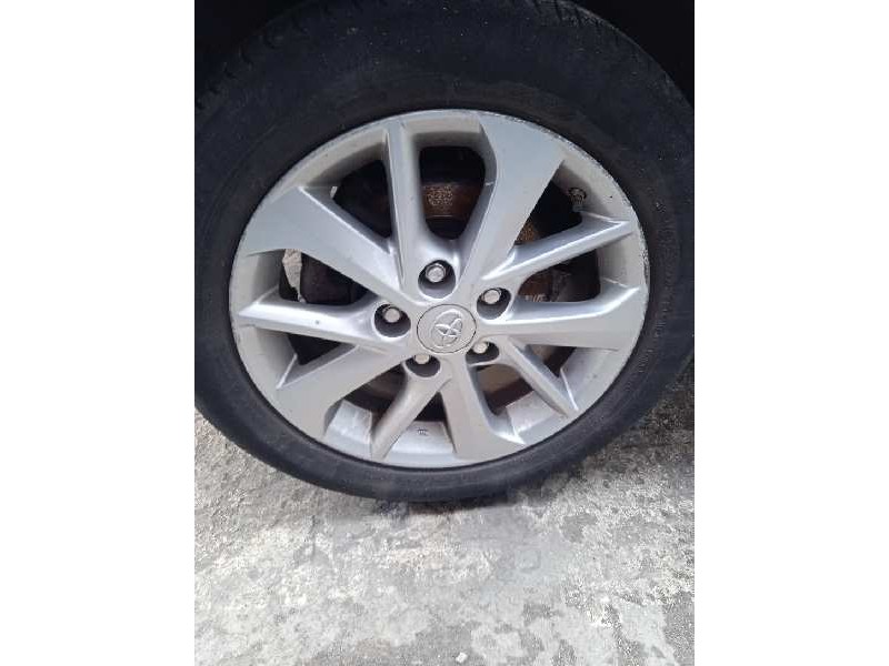 toyota auris del año 2014