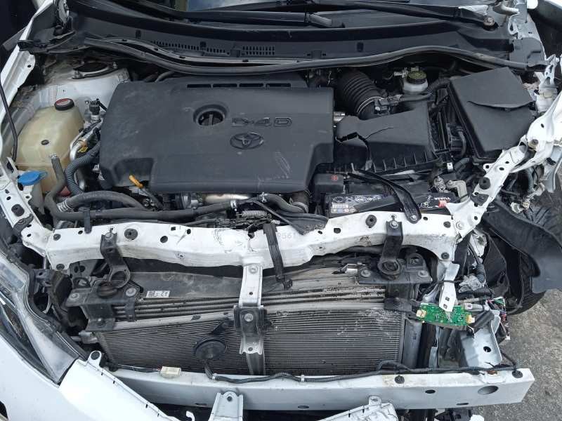 toyota auris del año 2014