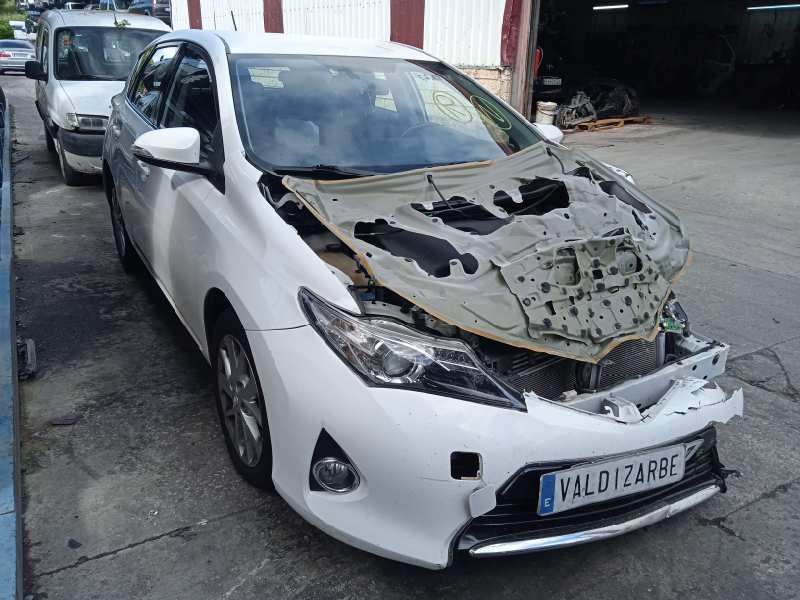 toyota auris del año 2014