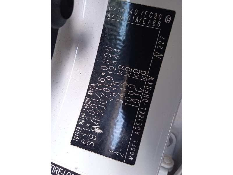 toyota auris del año 2014