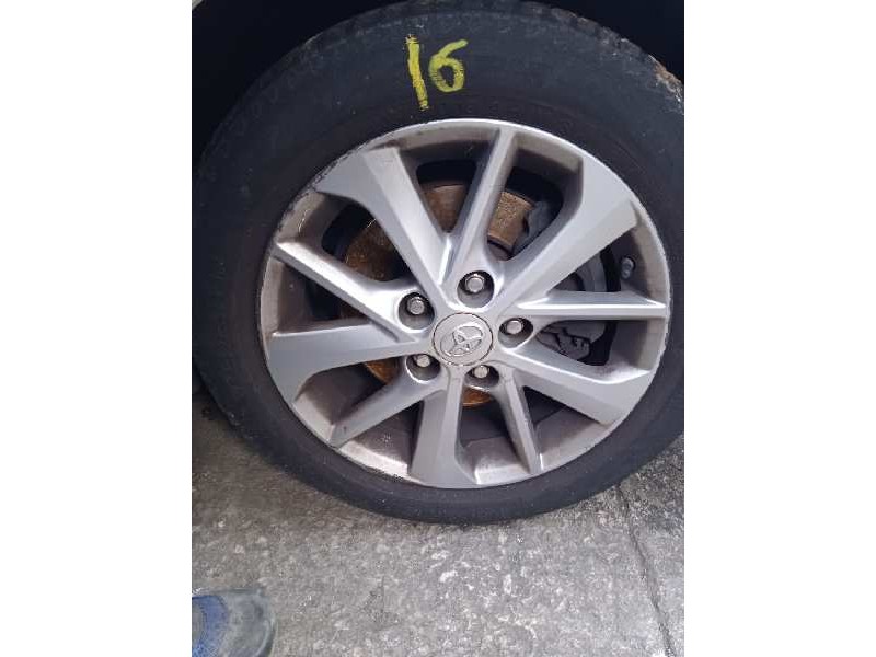 toyota auris del año 2014