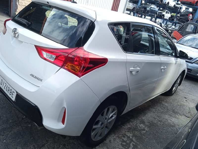 toyota auris del año 2014