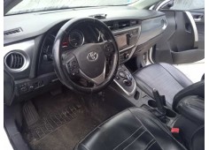 toyota auris del año 2014 2