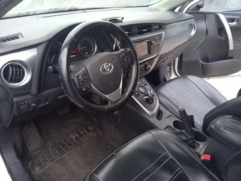 toyota auris del año 2014