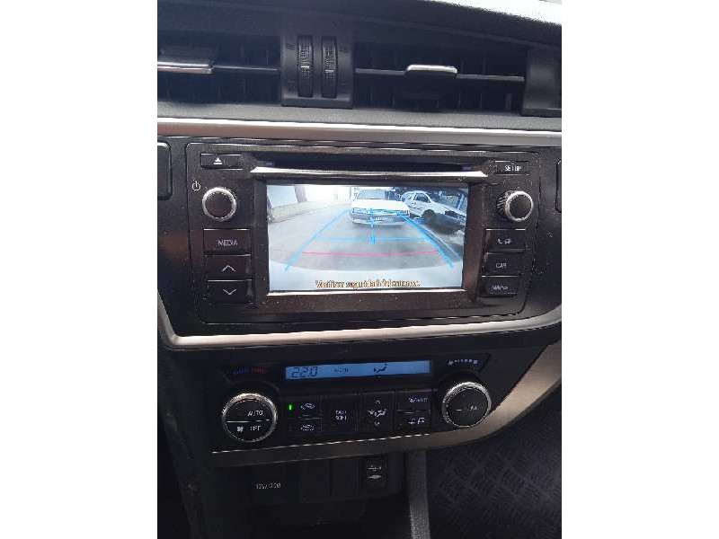 toyota auris del año 2014