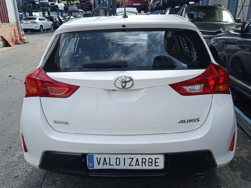 toyota auris del año 2014