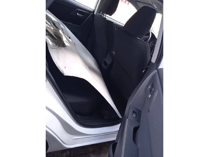 toyota auris del año 2014