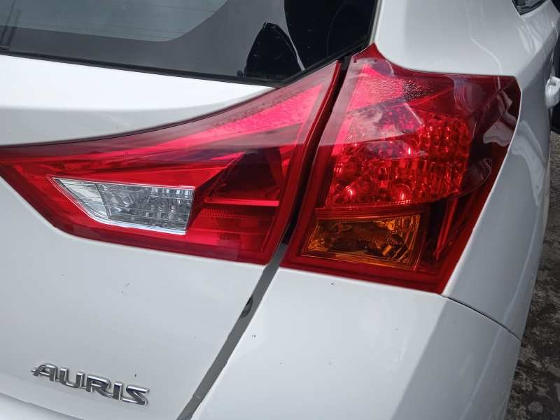 toyota auris del año 2014