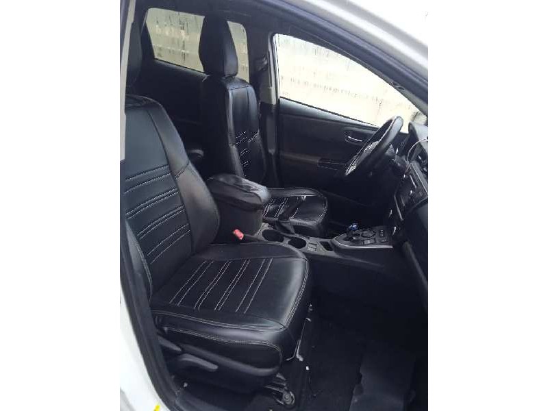 toyota auris del año 2014