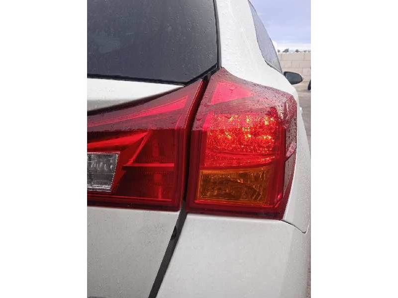 toyota auris del año 2014