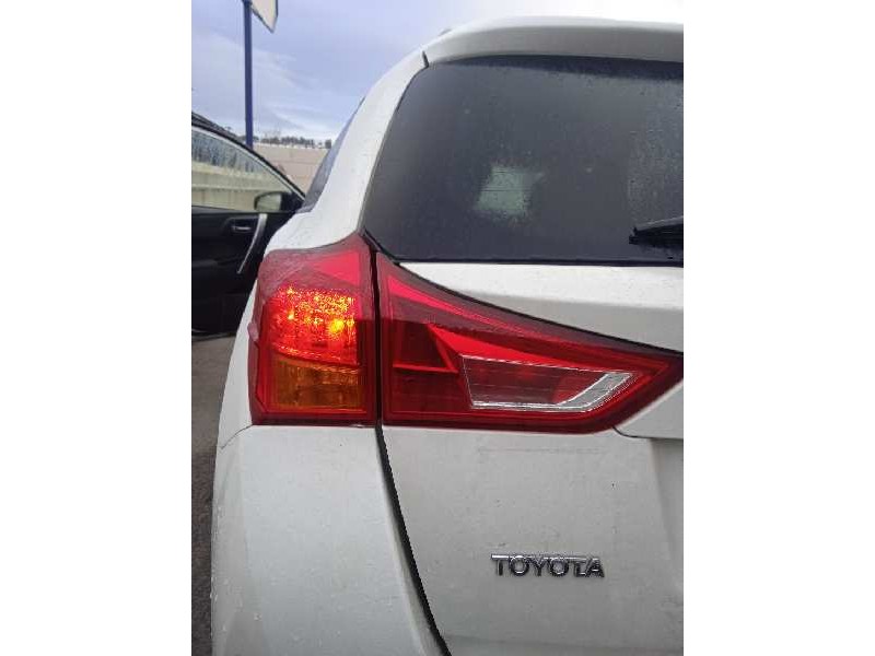 toyota auris del año 2014