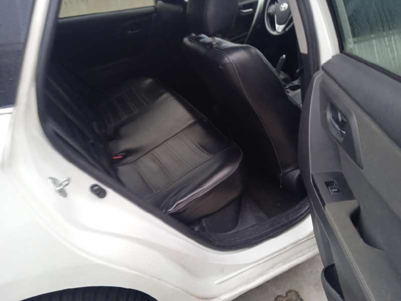 toyota auris del año 2014