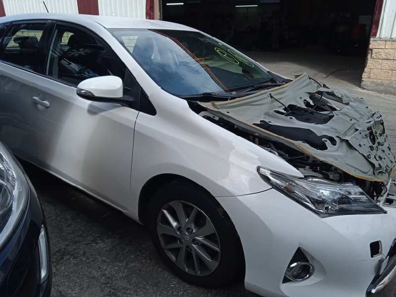 toyota auris del año 2014