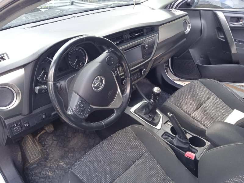 toyota auris del año 2014