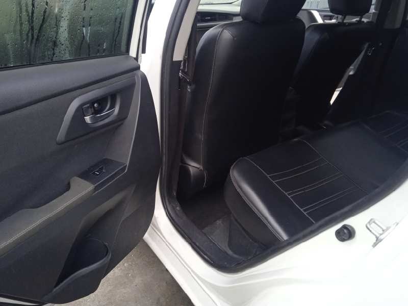 toyota auris del año 2014