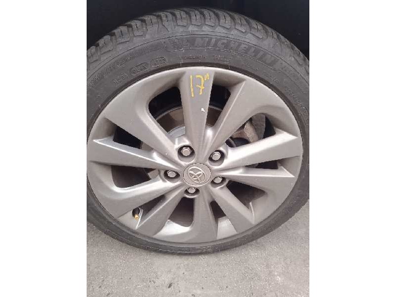 toyota auris del año 2014