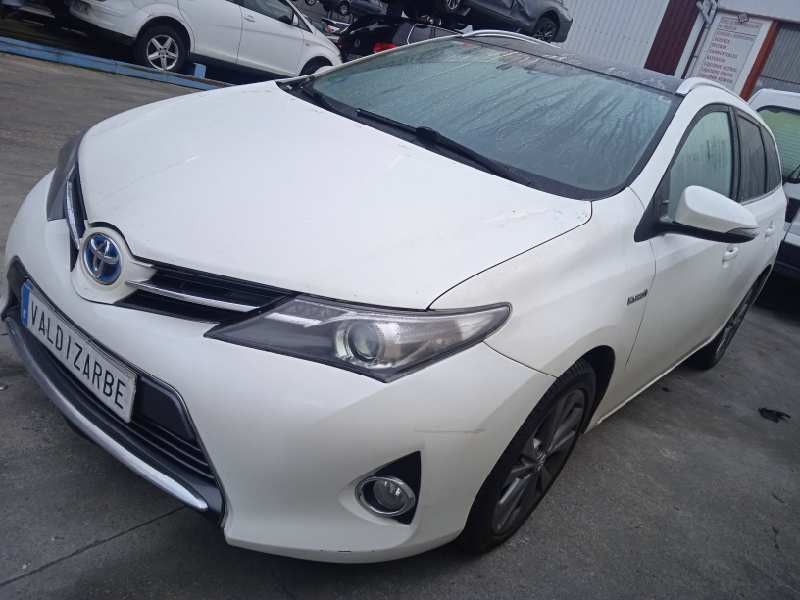 toyota auris del año 2014