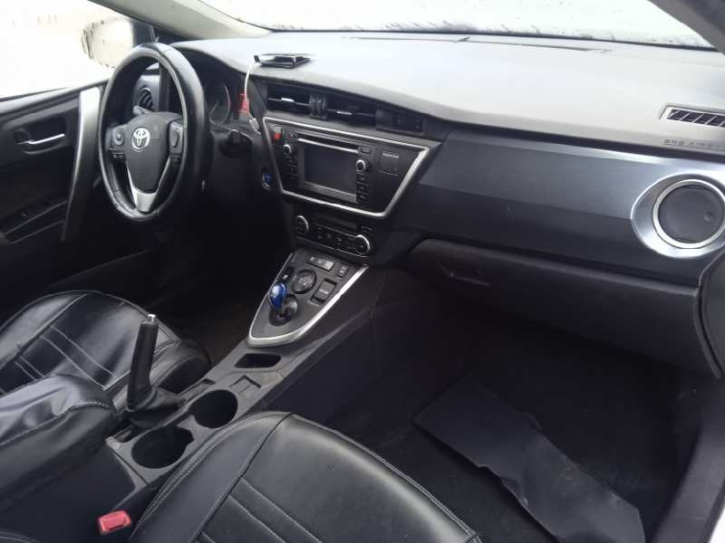 toyota auris del año 2014