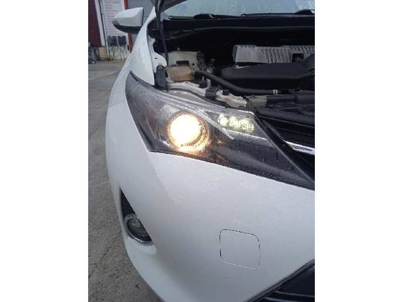 toyota auris del año 2014