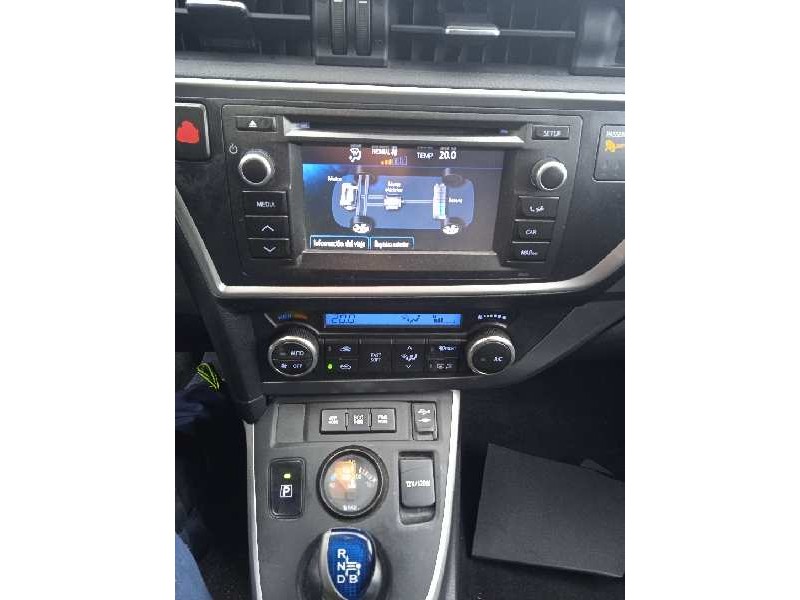 toyota auris del año 2014