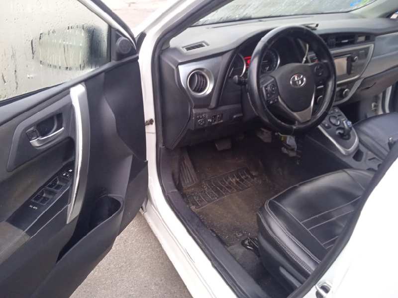 toyota auris del año 2014