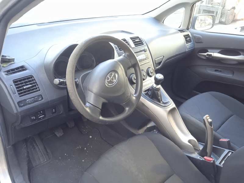 toyota auris del año 2007