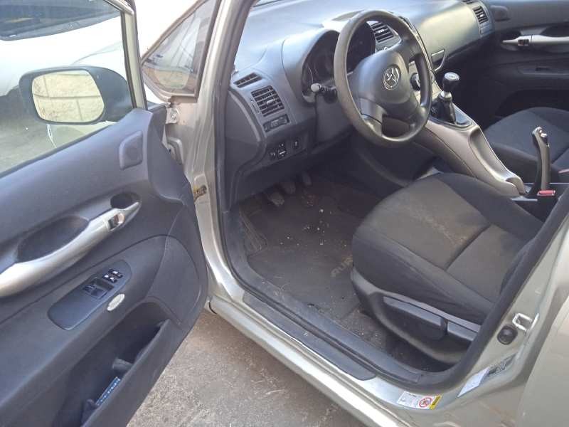 toyota auris del año 2007