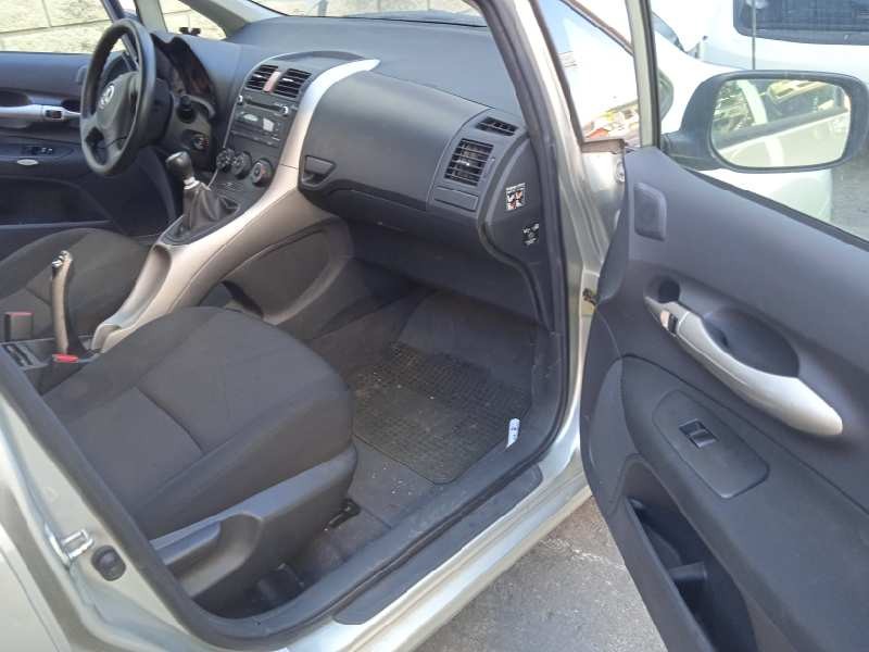 toyota auris del año 2007