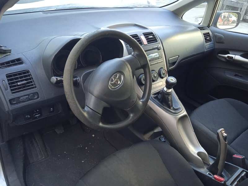 toyota auris del año 2007