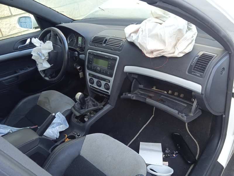 skoda octavia combi (1z5) del año 2008