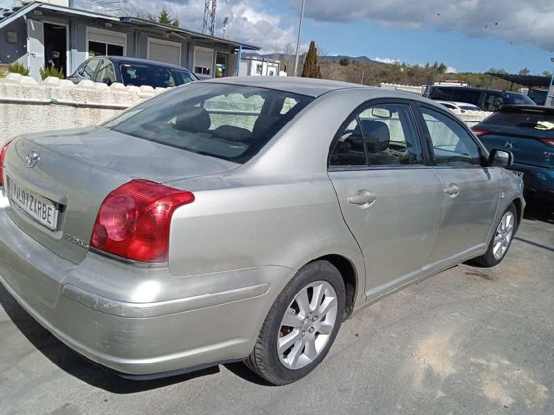 toyota avensis berlina (t25) del año 2004