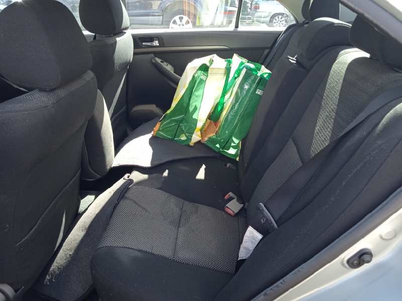 toyota avensis berlina (t25) del año 2004