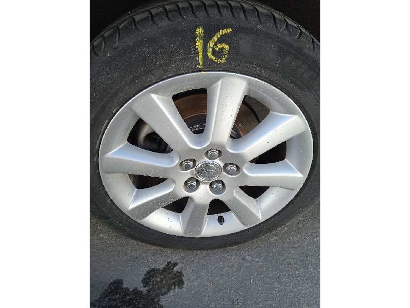 toyota avensis berlina (t25) del año 2004