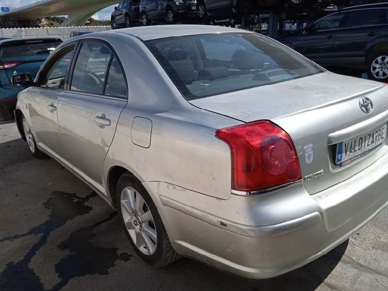toyota avensis berlina (t25) del año 2004