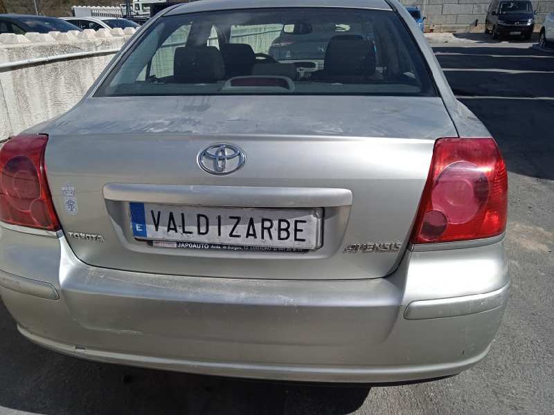toyota avensis berlina (t25) del año 2004