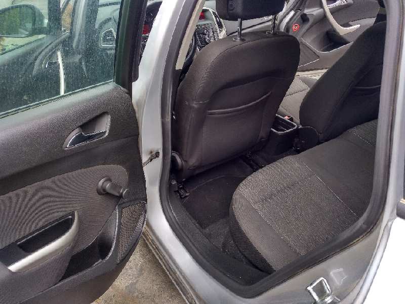 opel astra j lim. del año 2010