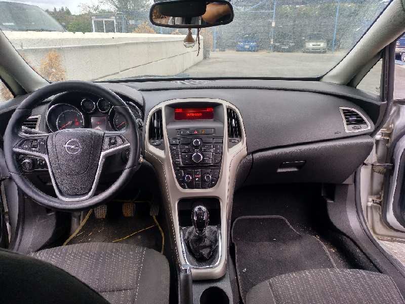 opel astra j lim. del año 2010