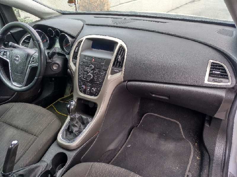 opel astra j lim. del año 2010