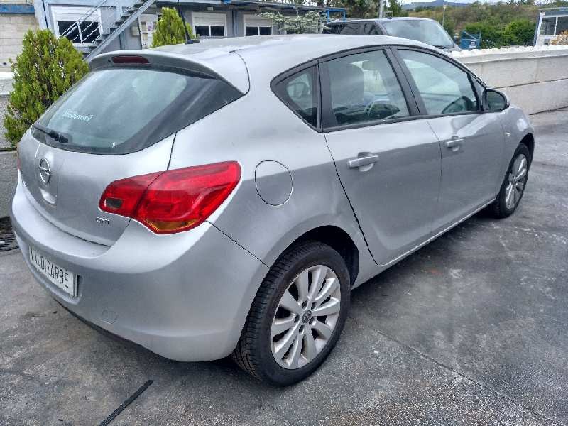 opel astra j lim. del año 2010