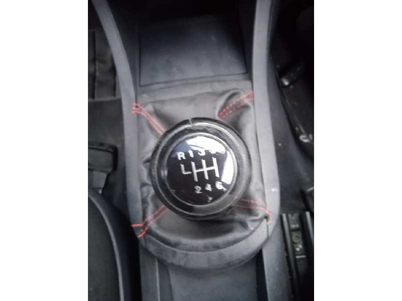 seat ibiza (6l1) del año 2002