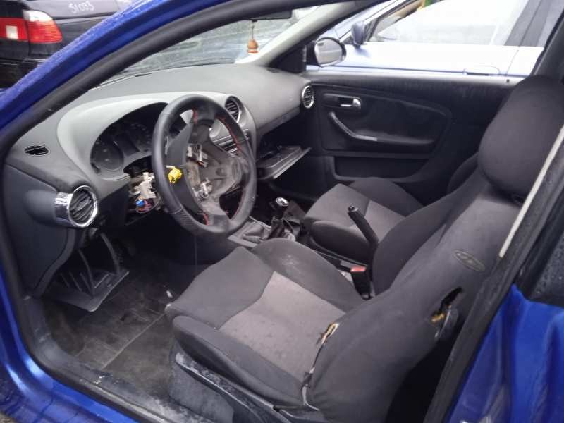 seat ibiza (6l1) del año 2002