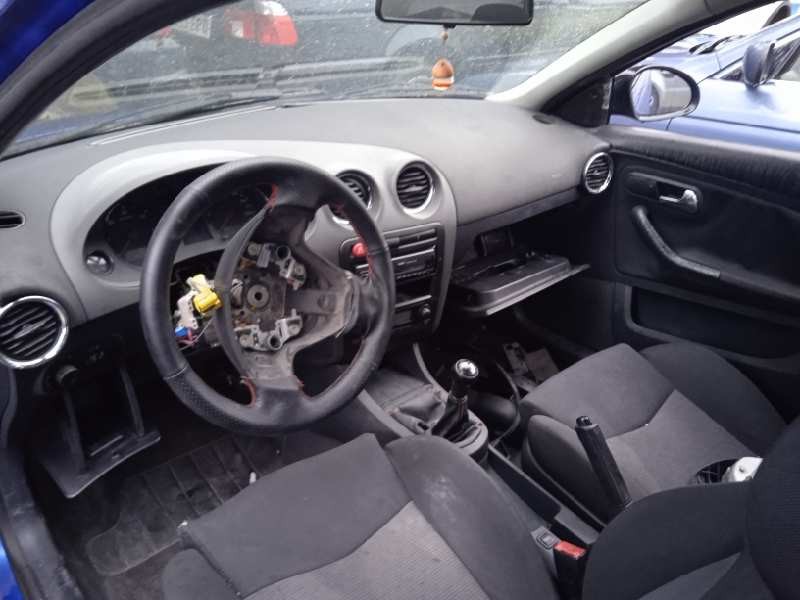 seat ibiza (6l1) del año 2002