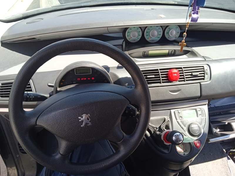 peugeot 807 del año 2005