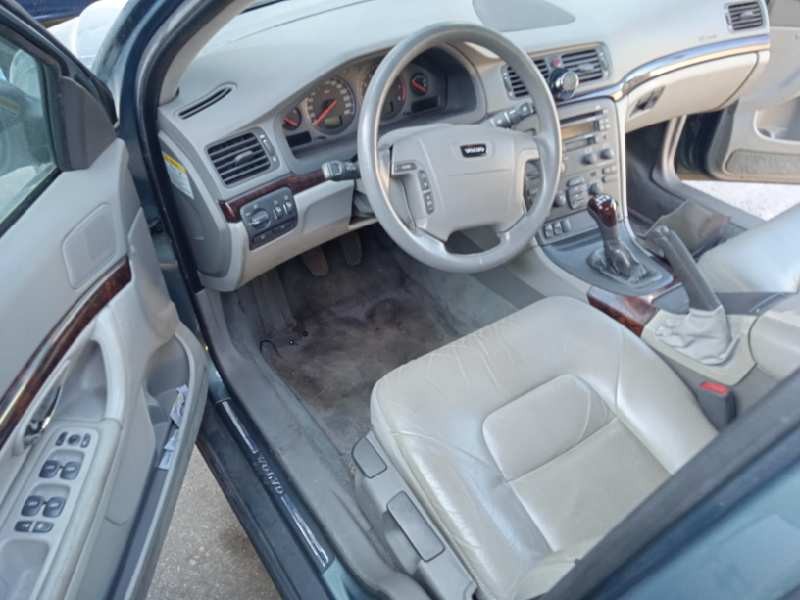 volvo s80 berlina del año 2001