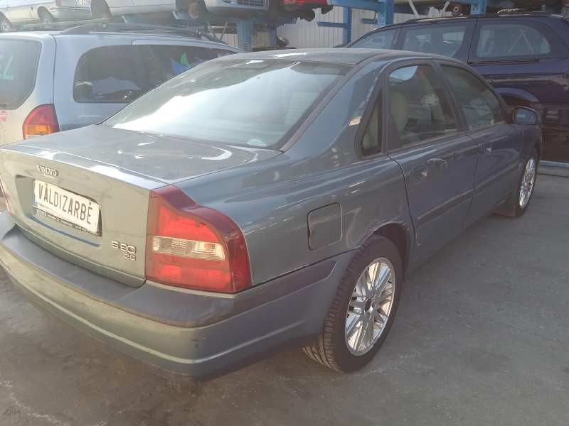 volvo s80 berlina del año 2001