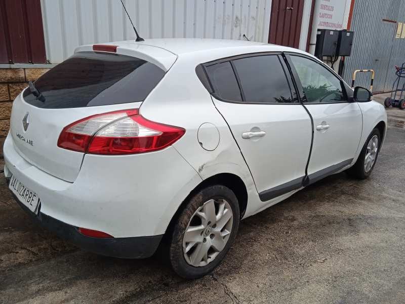 renault megane iii berlina 5 p del año 2011
